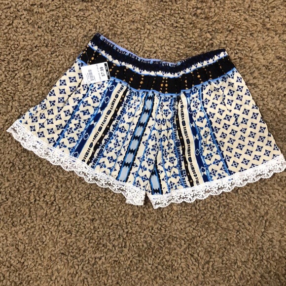 Bohemian Lace Multi-color Shorts - Picture 4 of 4